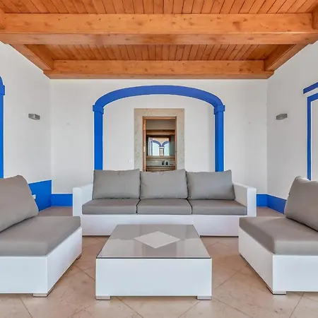 Sleeps 12 Pool Air Con Wifi Vila