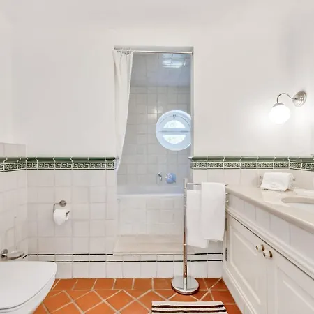 Sleeps 12 Pool Air Con Wifi