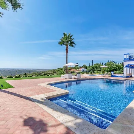 Sleeps 12 Pool Air Con Wifi